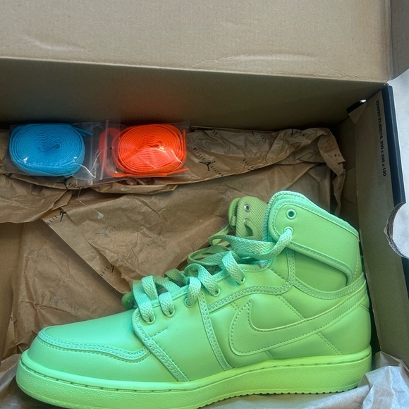 Jordan Billie Eilish High-Top Sneakers - Bright Green - Picture 3 of 5